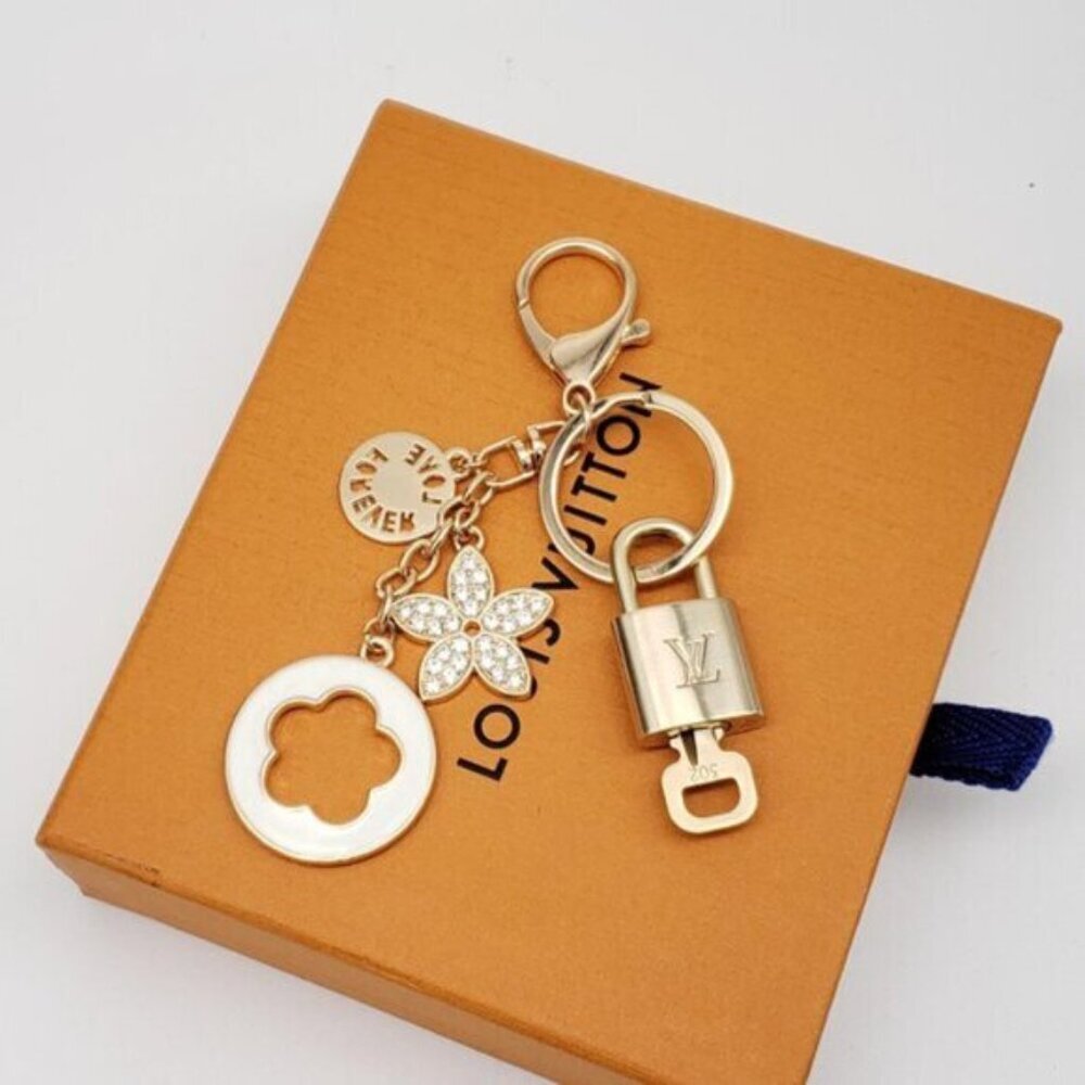 LV Authentic Gold Padlock 🔒 Key Set w/ Unbranded Flower Keychain Charm
